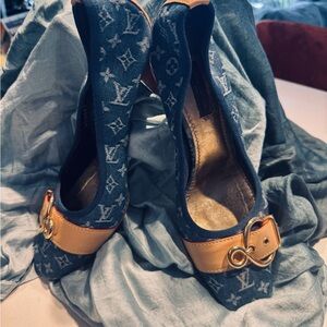 Louis Vuitton Women's Blue and Tan Heels